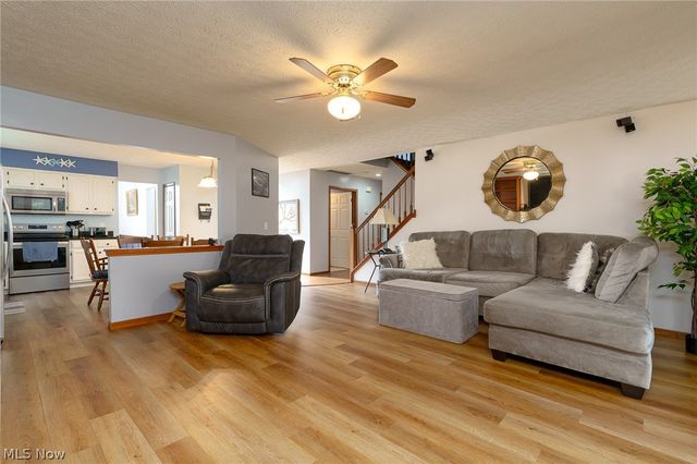 16368 N Laguardia, Strongsville, OH 44136