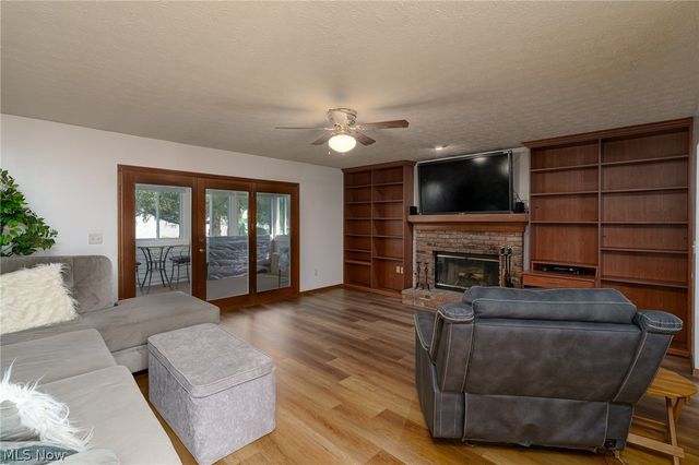 16368 N Laguardia, Strongsville, OH 44136