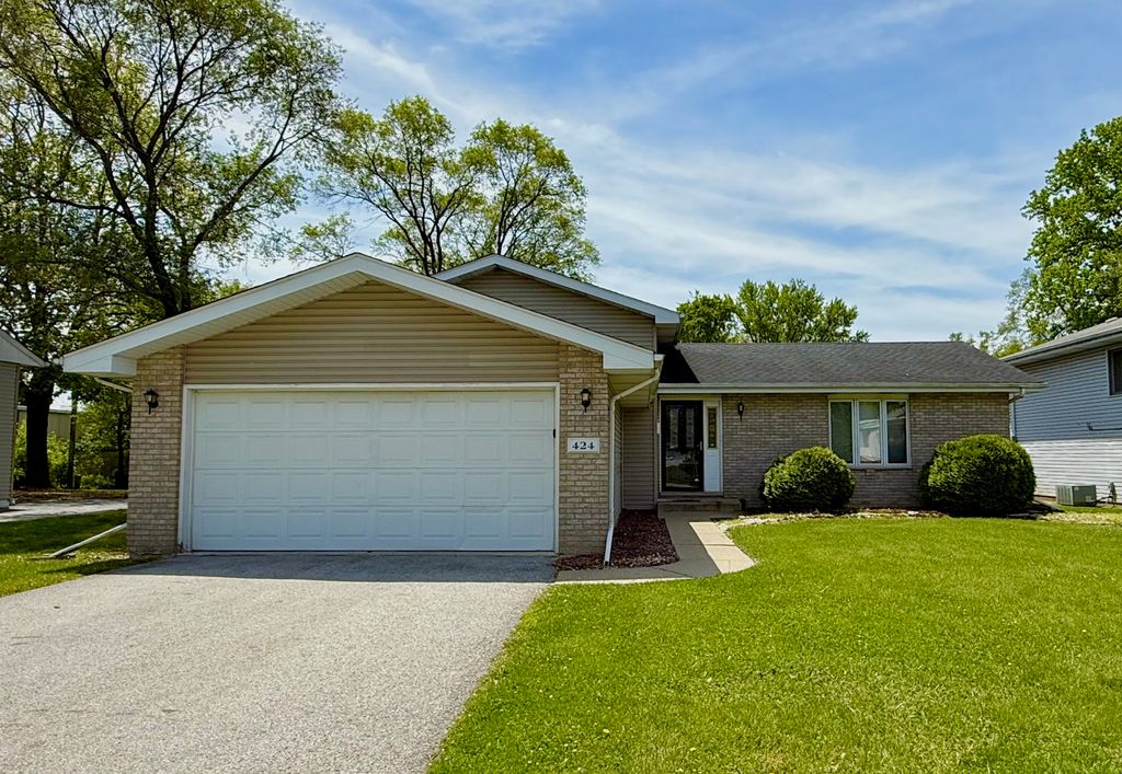 424 E Clark Street, Glenwood, IL 60425