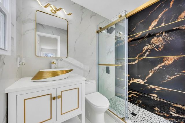 7 Suzanne Lane, Bethpage, NY 11714