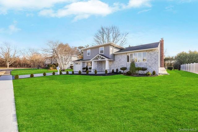 7 Suzanne Lane, Bethpage, NY 11714