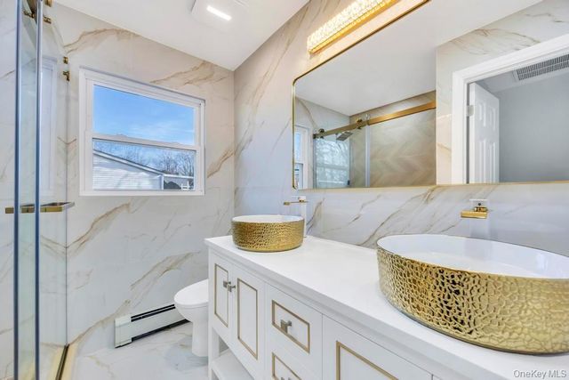 7 Suzanne Lane, Bethpage, NY 11714