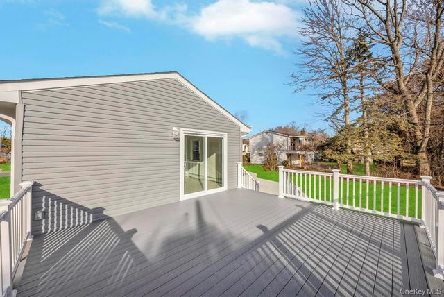 7 Suzanne Lane, Bethpage, NY 11714