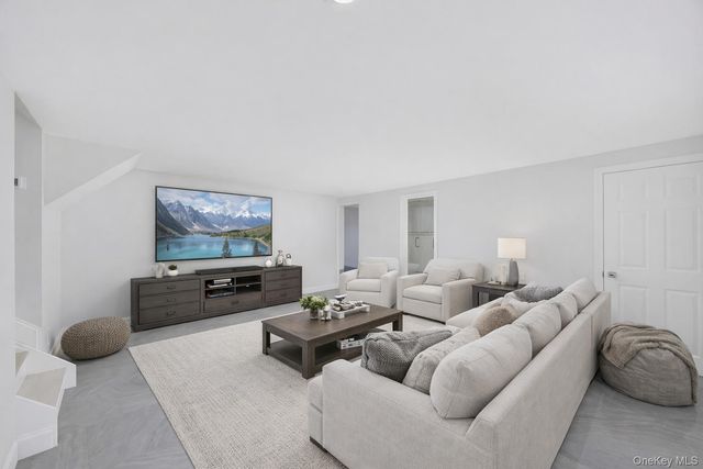 7 Suzanne Lane, Bethpage, NY 11714