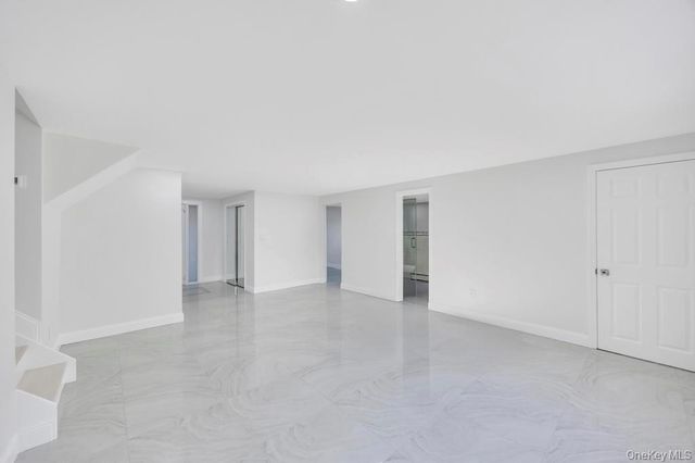 7 Suzanne Lane, Bethpage, NY 11714