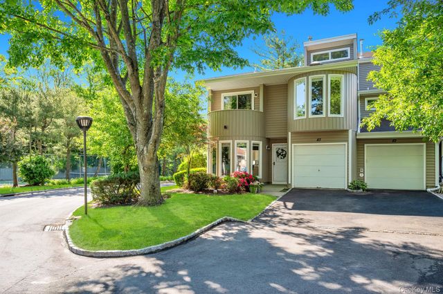 83 Kristin Lane, Hauppauge, NY 11788
