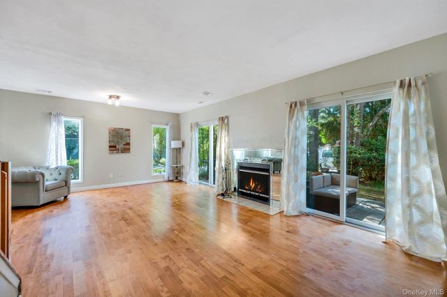 83 Kristin Lane, Hauppauge, NY 11788