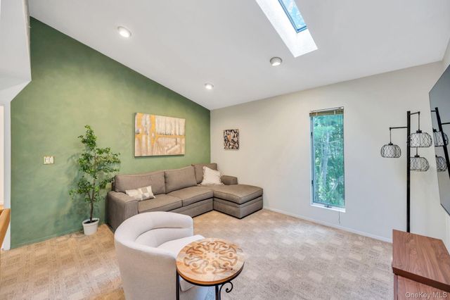 83 Kristin Lane, Hauppauge, NY 11788