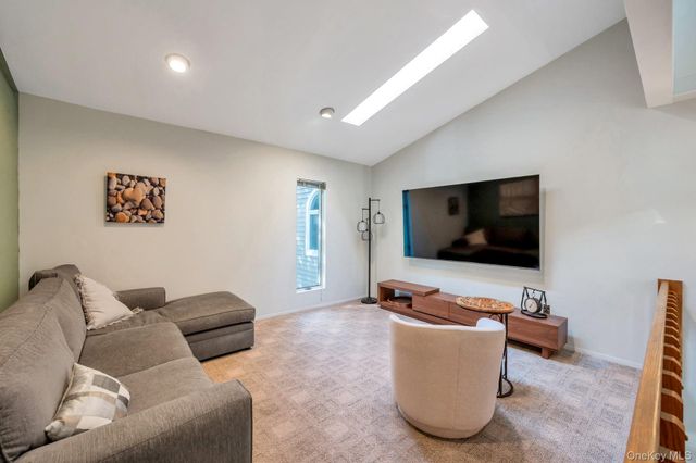83 Kristin Lane, Hauppauge, NY 11788