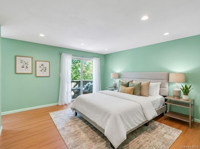 83 Kristin Lane, Hauppauge, NY 11788