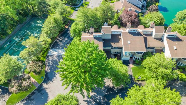 83 Kristin Lane, Hauppauge, NY 11788
