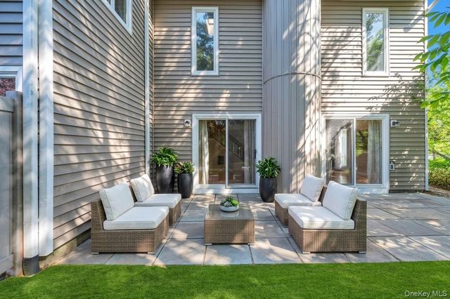 83 Kristin Lane, Hauppauge, NY 11788