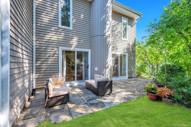 83 Kristin Lane, Hauppauge, NY 11788