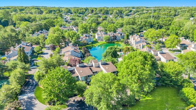 83 Kristin Lane, Hauppauge, NY 11788