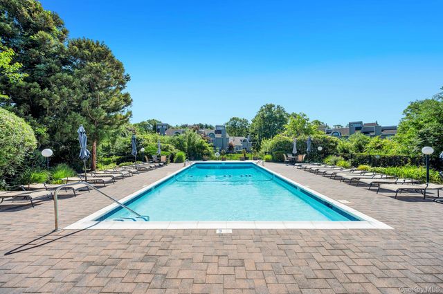 83 Kristin Lane, Hauppauge, NY 11788
