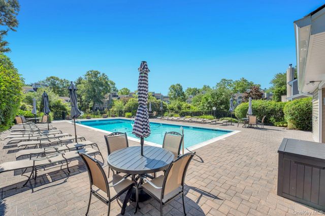83 Kristin Lane, Hauppauge, NY 11788