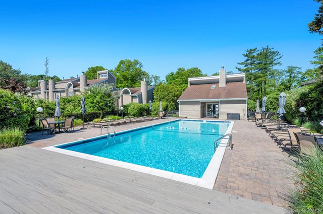 83 Kristin Lane, Hauppauge, NY 11788