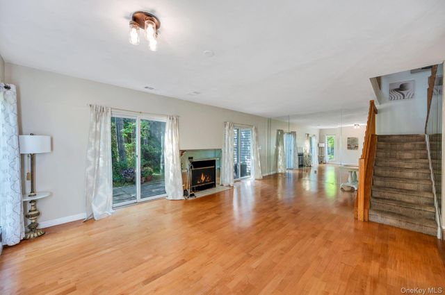 83 Kristin Lane, Hauppauge, NY 11788