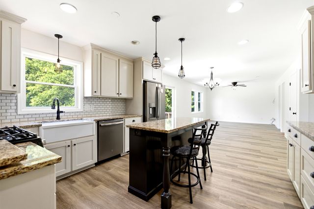 3434 Kinneys Rd, Cedar Hill, TN 37032