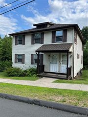 62 Whiton Street 2nd Floor, Windsor Locks, CT 06096