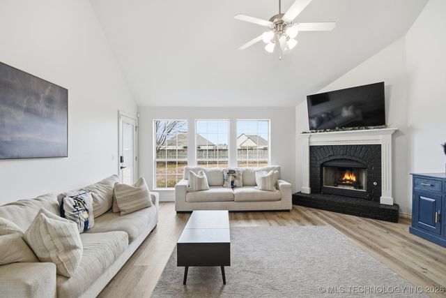 27529 E 112th Street, Coweta, OK 74429