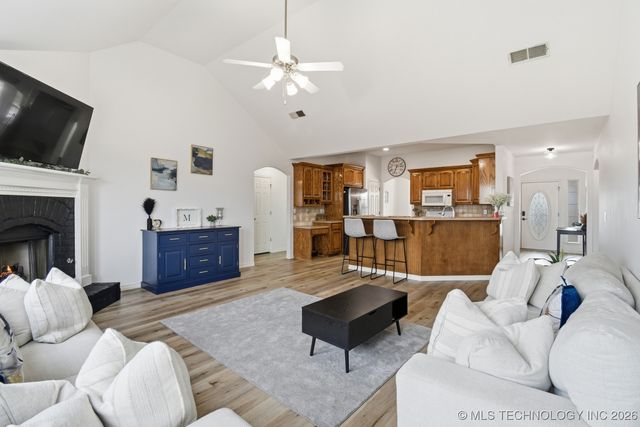 27529 E 112th Street, Coweta, OK 74429