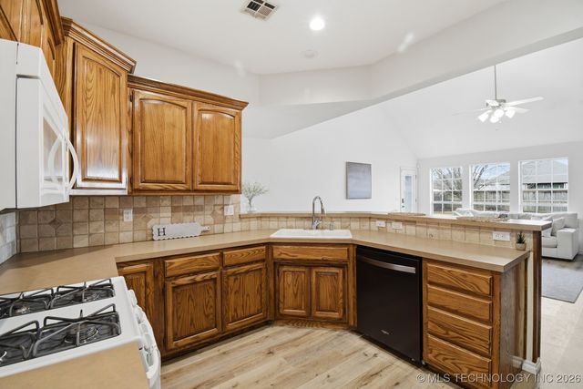 27529 E 112th Street, Coweta, OK 74429