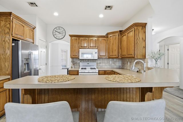 27529 E 112th Street, Coweta, OK 74429