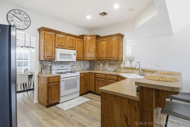 27529 E 112th Street, Coweta, OK 74429