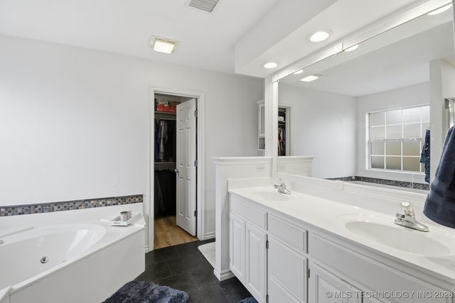 27529 E 112th Street, Coweta, OK 74429