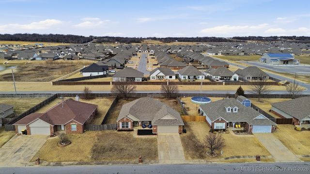 27529 E 112th Street, Coweta, OK 74429