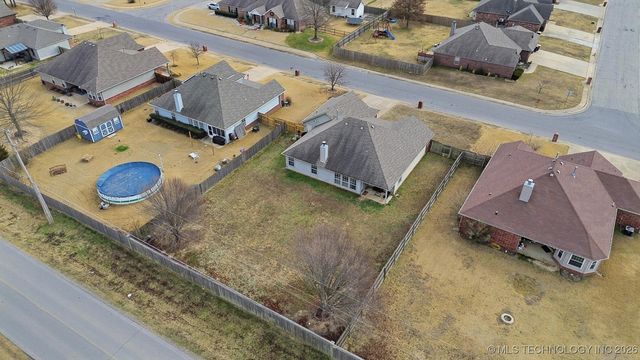 27529 E 112th Street, Coweta, OK 74429