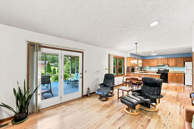 9233 Meadow Drive, Maineville, OH 45039