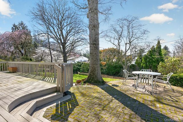 4 W Oak Hill Drive, Oyster Bay, NY 11771
