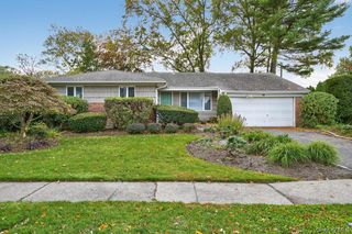 4 W Oak Hill Drive, Oyster Bay, NY 11771