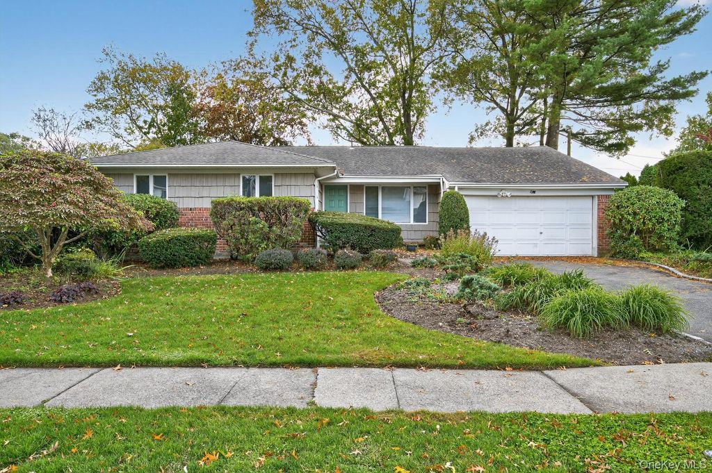 4 W Oak Hill Drive, Oyster Bay, NY 11771