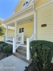 117 W Deer Hill Village Lane, Lafollette, TN 37766