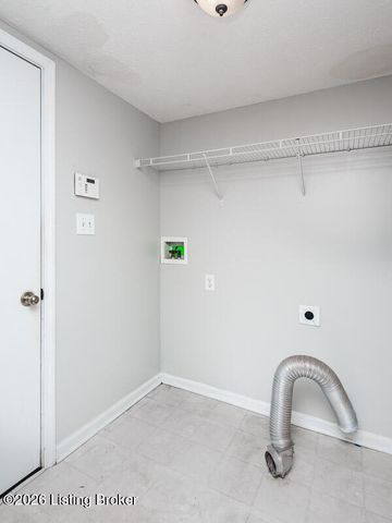 5408 Bannon Crossings Dr, Louisville, KY 40218