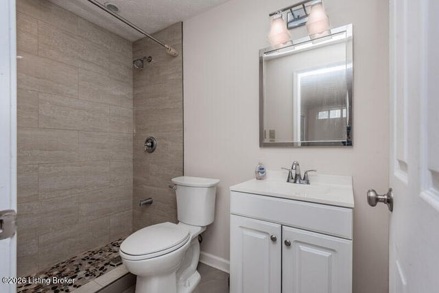 5408 Bannon Crossings Dr, Louisville, KY 40218