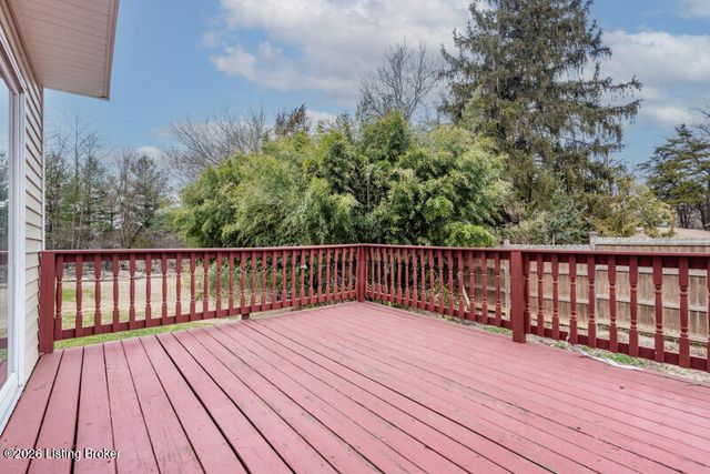 5408 Bannon Crossings Dr, Louisville, KY 40218