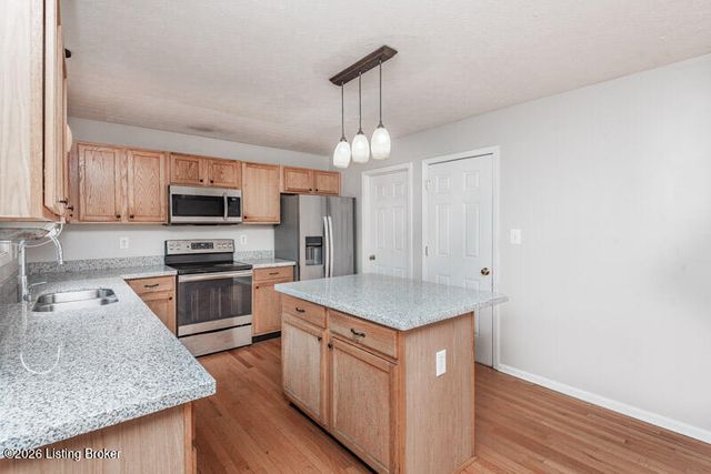 5408 Bannon Crossings Dr, Louisville, KY 40218