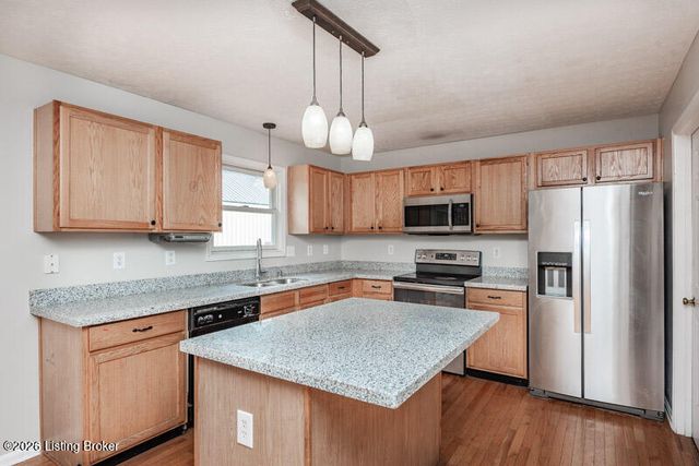 5408 Bannon Crossings Dr, Louisville, KY 40218