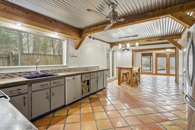 1833 NEW RIVERDALE RD, Germantown, TN 38138