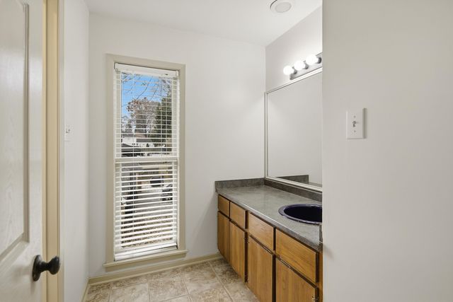 1833 NEW RIVERDALE RD, Germantown, TN 38138