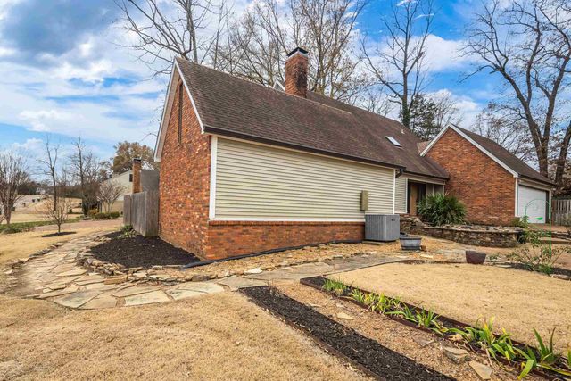 1833 NEW RIVERDALE RD, Germantown, TN 38138