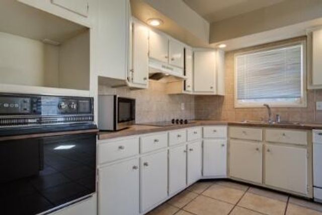 2216 32nd Street, Lubbock, TX 79411