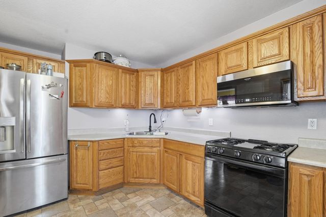 826 Home Park Blvd, Waterloo, IA 50701