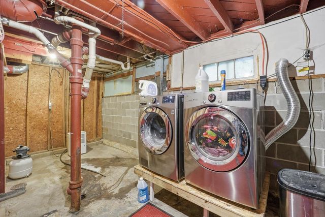 826 Home Park Blvd, Waterloo, IA 50701