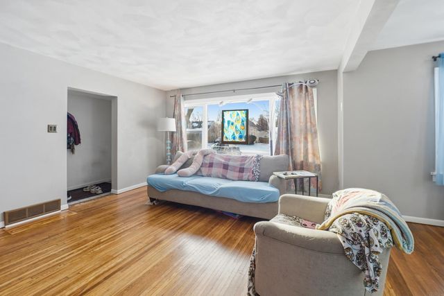 826 Home Park Blvd, Waterloo, IA 50701