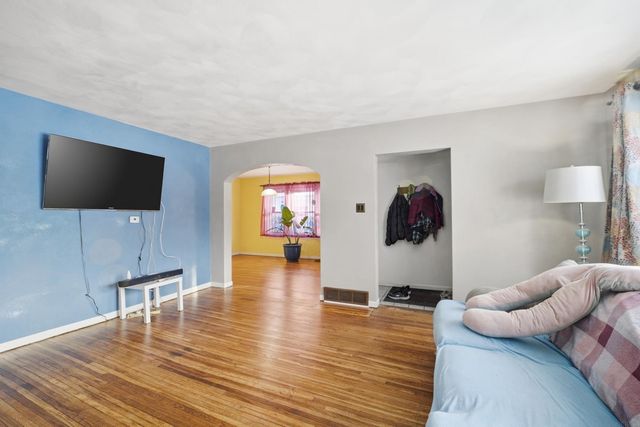 826 Home Park Blvd, Waterloo, IA 50701